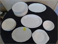WHITE PLATES, PLATTERS & BOWLS