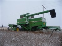 John Deere 7721 Pull Type Combine for parts