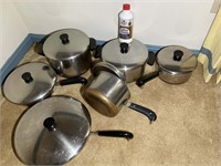 GROUP OF REVERE WARE COPPER BOTTOM POTS AND PANS -