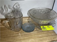 GROUP OF GLASSWARE INCLUDING CAKE STAND, SERVING D