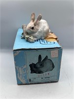 Lladro 4772 bunny rabbit eating