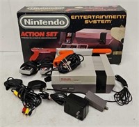 Nintendo NES Video Game System w/Orig Box