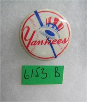 NY Yankees souvenir pin back button
