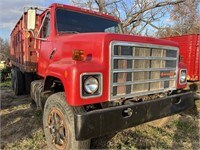 Red IH Tandem Axle Grain Truck