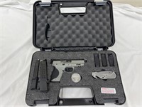Smith & Wesson M&P9 M2.0 9MM w/ 3 Clips