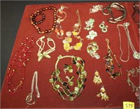Costume Jewelry; necklaces 19pc, Vintage