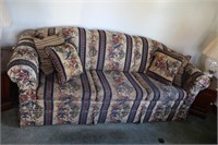 89" Sofa w/Pillows
