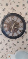 Round, battery operated clock, 14"  Very nice!