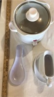 Rival crock pot, spoon holder, pot with plate not