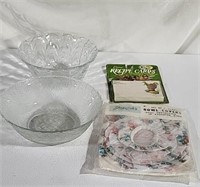 Bowls, covers and recipe cards