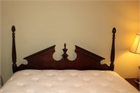 queen size cherry finish 4 poster bed w Sealy