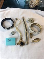 Costume jewelry lot #33