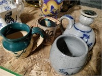 4 pieces of small pottery