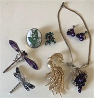 B - MIXED LOT OF COSTUME JEWELRY (R104)