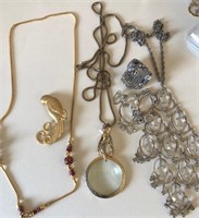 B - MIXED LOT OF COSTUME JEWELRY (R105)
