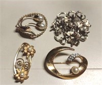 Lot of 4 Brooches