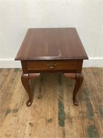1 DRAWER BROYHILL SIDE TABLE