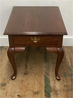 1 DRAWER BROYHILL SIDE TABLE