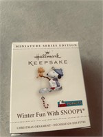 2006 Hallmark Peanuts Snoopy Winter Fun