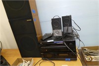 Component stereo and speakers