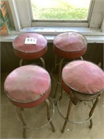 4 old Metal bar stools 
Barn find
Needs cleaned