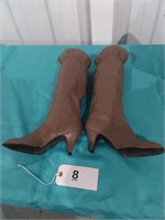 Ladies Boots - Size 7.5 N