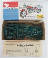 Harley '74 Road Bike Plastic Scale Model by