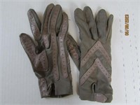 Isotoner Women’s Chevron Spandex Stretch Gloves