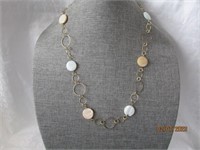 Necklace With Pearlesent And Silver Tone Beads"
