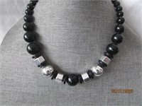 Necklace Black And Silver Tone Beades 18"