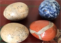 B - LOT OF 4 COLLECTIBLE STONE EGGS (D109)