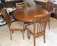ROUND WOOD PEDESTAL TABLE WITH 4 CHAIRS