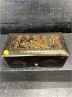 CHINOISERIE DECORATED JEWELRY BOX