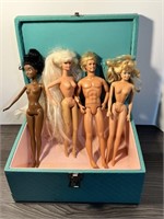 Vintage Doll Suitcase & 1960's Barbies (2)