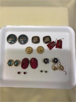 Nice tray lot of vintage costume earrings