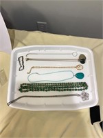 Very nice tray lot of vintage costume jewelry