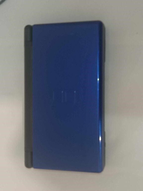 NINTENDO DS BLUE COLOR DOES POWER ON