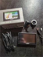 Garmin drive 52 5" GPS navigator with mount and