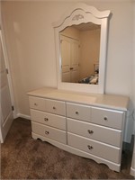 6 Drawer Dresser  & Mirror 

Dresser