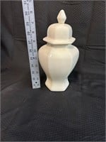 Ceramic Decorative Urn / Vase w Lid