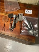 Metal spatulas and spoons lot