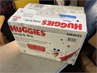 huggies snug and dry size 5  (68 count) diapers