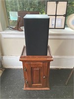 Cerwin - Vega speaker set with wooden stands