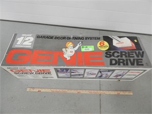 Genie screw drive 1/2 hsp garage door opener, box