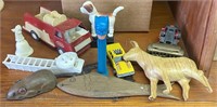ASSORTED VINTAGE TOY LOT / PEZ / TRUCK & MORE