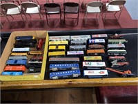 LARGE LOT OF ASSORTED TRAIN CARS