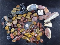 6 LBS OF ASSORTED POLISHED STONES & CRYSTALS