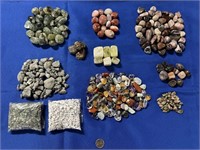 (ASSORTMENT OF SMALL POLISHED STONES (SOME