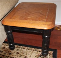 Set of 2 wooden side tables