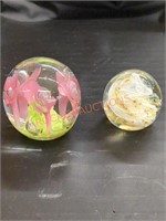 Spherical glass paperweights